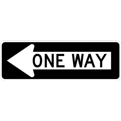 Comment rendre les panneaux de sens unique à droite plus visibles la nuit ?